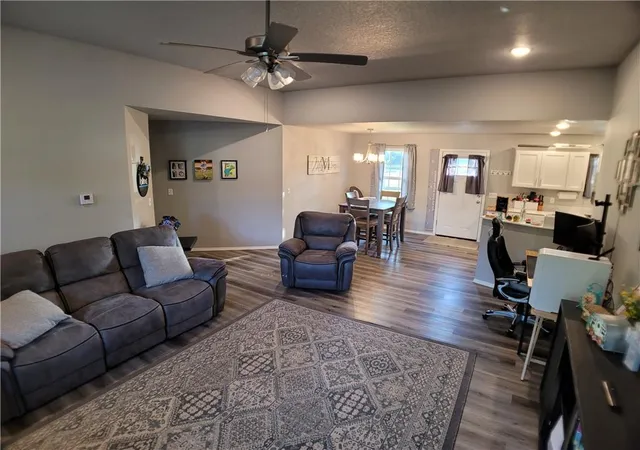 Photo 4 of Single family home for sale at 1203 Lakewood Dr, Pittsburg, KS 66762 | MLS# 2647038 | Listing updated on 2026-10-14