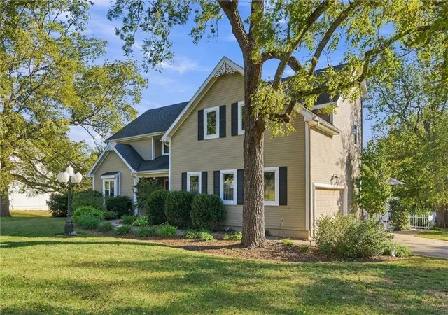 Photo 3 of Single family home for sale at 201 N 3rd Street, Louisburg, KS 66053 | MLS# 2647040 | Listing updated on 2026-10-18