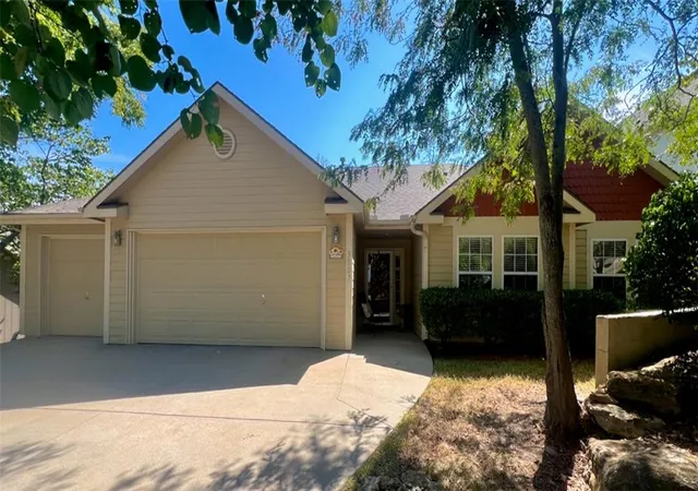 Photo 1 of Sale Pending at 3807 Hunters Hl Dr, Lawrence, KS 66049 | MLS# 2647041 | Listing updated on 2026-10-17