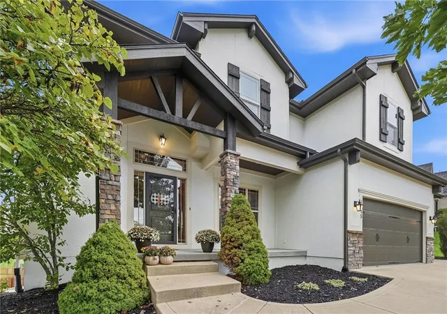 Photo 3 of Single family home for sale at 1115 Metfield Ln, Raymore, MO 64083 | MLS# 2647052 | Listing updated on 2026-10-20