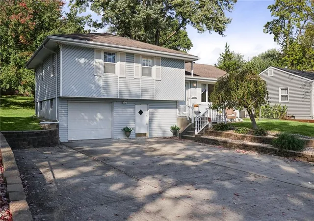 Photo 3 of Single family home for sale at 3012 S Norwood Ave, Independence, MO 64052 | MLS# 2647061 | Listing updated on 2026-10-17
