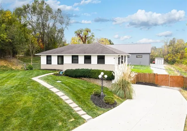 Photo 3 of Sale Pending at 5815 Oak Grv Rd, Kansas City, KS 66106 | MLS# 2647069 | Listing updated on 2026-10-29