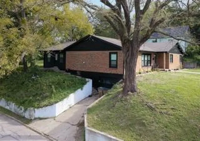 Photo 3 of Sale Pending at 201 E Riley St, Atchison, KS 66002 | MLS# 2647073 | Listing updated on 2026-10-18