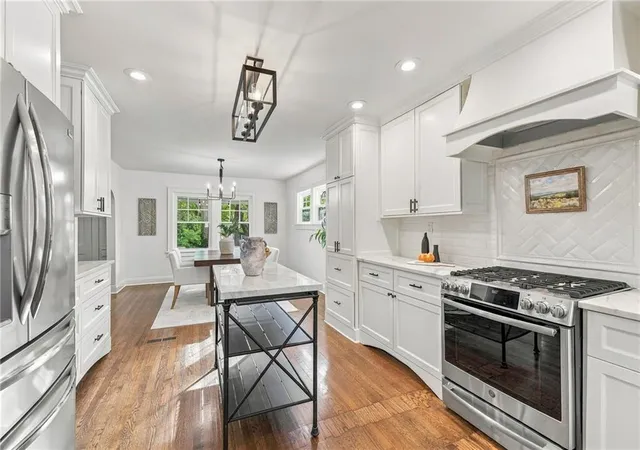 Photo 3 of Single family home for sale at 6400 Morningside Dr, Kansas City, MO 64113 | MLS# 2647076 | Listing updated on 2026-10-22