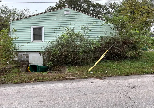 Photo 3 of Sale Pending at 2743 31 Street N, Kansas City, KS 66104 | MLS# 2647078 | Listing updated on 2026-10-16