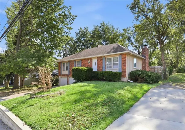 Photo 2 of Single family home for sale at 1405 NE 76th Street, Gladstone, MO 64118 | MLS# 2647086 | Listing updated on 2026-10-16