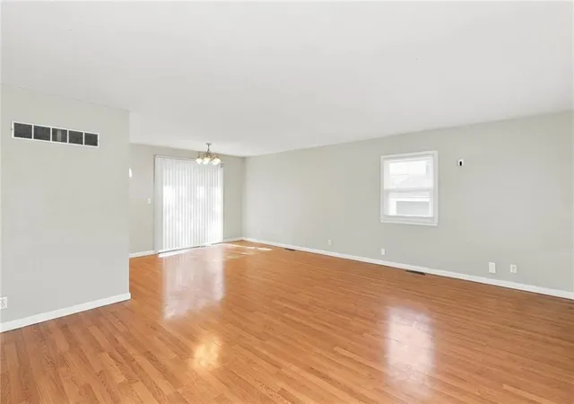 Photo 4 of Single family home for sale at 1405 NE 76th Street, Gladstone, MO 64118 | MLS# 2647086 | Listing updated on 2026-10-16