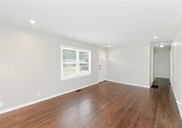 Photo 3 of Single family home for sale at 400 N Ponca Dr, Independence, MO 64056 | MLS# 2647087 | Listing updated on 2026-10-26