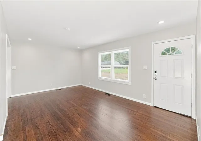 Photo 4 of Single family home for sale at 400 N Ponca Dr, Independence, MO 64056 | MLS# 2647087 | Listing updated on 2026-10-26