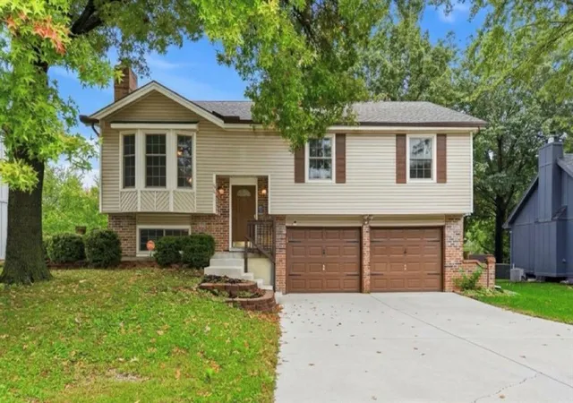 Photo 1 of Sale Pending at 106 S Chambery Dr, Olathe, KS 66061 | MLS# 2647092 | Listing updated on 2026-10-18