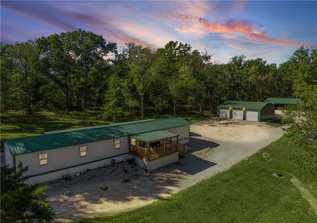 Photo 1 of Single family home for sale at 977 Se 87p Rd, Deepwater, MO 64740 | MLS# 2647093 | Listing updated on 2026-10-15