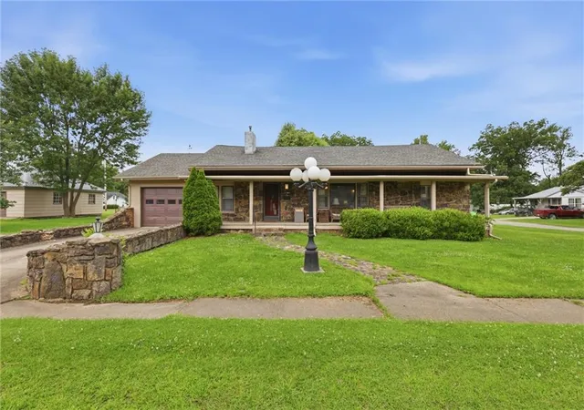 Photo 1 of Single family home for sale at 321 E Chestnut St, Rich Hill, MO 64779 | MLS# 2647094 | Listing updated on 2026-10-26