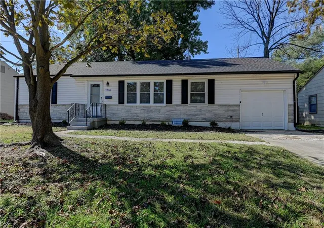 Single family home for sale at 2708 S Glenwood Ave, Independence, MO 64052 | MLS# 2647095
