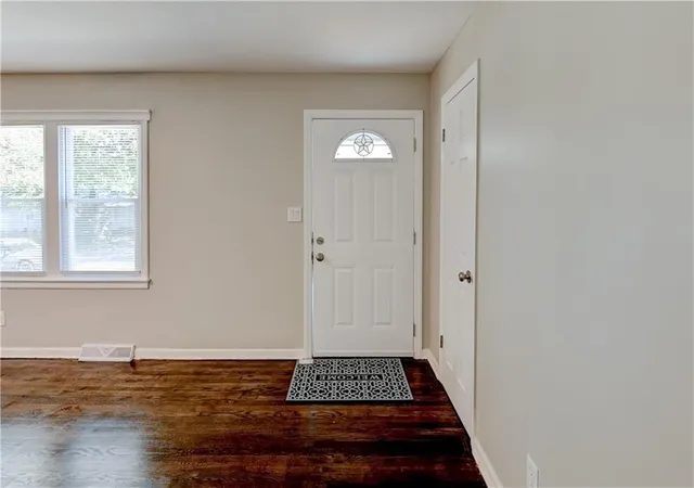 Photo 2 of Single family home for sale at 2708 S Glenwood Ave, Independence, MO 64052 | MLS# 2647095 | Listing updated on 2026-10-15