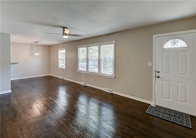 Photo 3 of Single family home for sale at 2708 S Glenwood Ave, Independence, MO 64052 | MLS# 2647095 | Listing updated on 2026-10-15