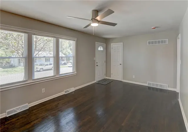 Photo 4 of Single family home for sale at 2708 S Glenwood Ave, Independence, MO 64052 | MLS# 2647095 | Listing updated on 2026-10-15