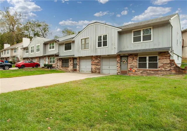 Photo 2 of Townhouse for sale at 15305 E 45th Terrace S, Independence, MO 64055 | MLS# 2647098 | Listing updated on 2026-10-27