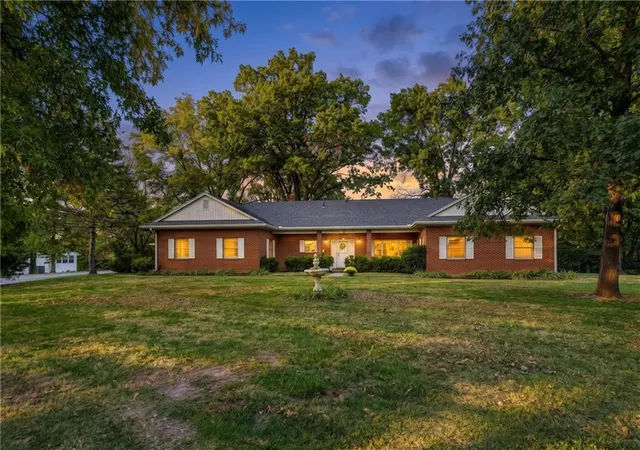 Photo 4 of Single family home for sale at 7 Lindenwood Ln, Saint Joseph, MO 64505 | MLS# 2647099 | Listing updated on 2026-10-27