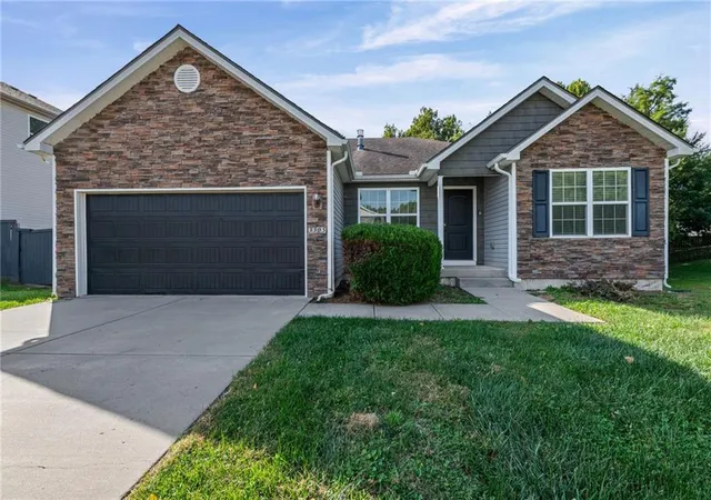 Single family home for sale at 3305 NW 87th Street, Kansas City, MO 64154 | MLS# 2647102