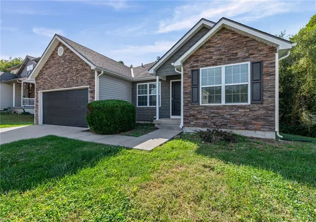 Photo 2 of Single family home for sale at 3305 NW 87th Street, Kansas City, MO 64154 | MLS# 2647102 | Listing updated on 2026-10-17