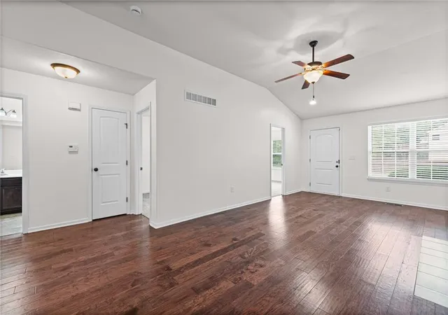 Photo 4 of Single family home for sale at 3305 NW 87th Street, Kansas City, MO 64154 | MLS# 2647102 | Listing updated on 2026-10-17