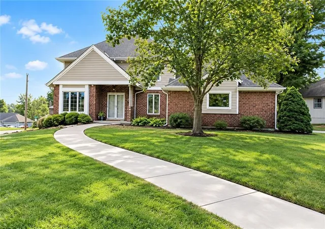 Single family home for sale at 1212 NW Fairway Cir, Blue Springs, MO 64014 | MLS# 2647107