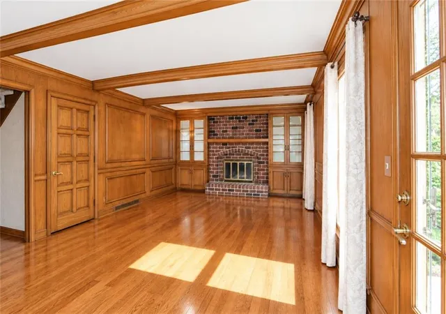 Photo 4 of Single family home for sale at 1212 NW Fairway Cir, Blue Springs, MO 64014 | MLS# 2647107 | Listing updated on 2026-10-20