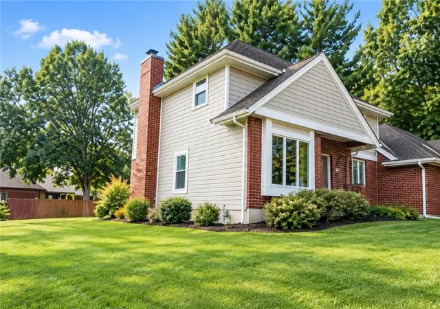 Photo 2 of Single family home for sale at 1212 NW Fairway Cir, Blue Springs, MO 64014 | MLS# 2647107 | Listing updated on 2026-10-20