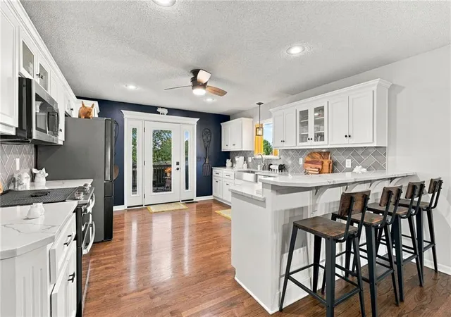Photo 2 of Single family home for sale at 1401 NW 92nd Terrace, Kansas City, MO 64155 | MLS# 2647108 | Listing updated on 2026-10-29