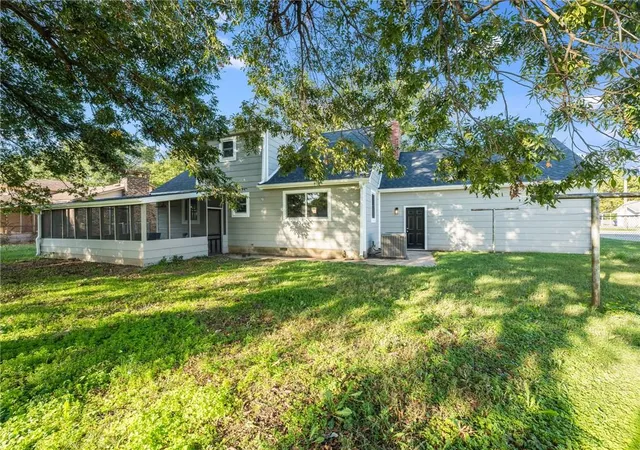 Photo 4 of Single family home for sale at 411 Tyler Blvd, Coffeyville, KS 67337 | MLS# 2647114 | Listing updated on 2026-10-20