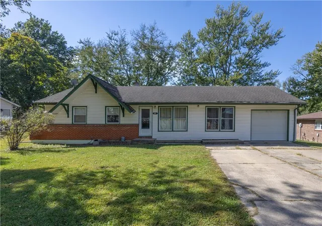 Photo 3 of Single family home for sale at 304 Morningside Dr, Richmond, MO 64085 | MLS# 2647117 | Listing updated on 2026-10-15