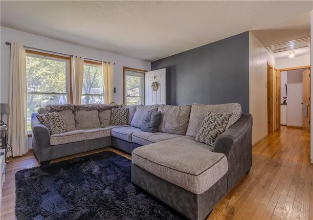 Photo 4 of Single family home for sale at 304 Morningside Dr, Richmond, MO 64085 | MLS# 2647117 | Listing updated on 2026-10-15