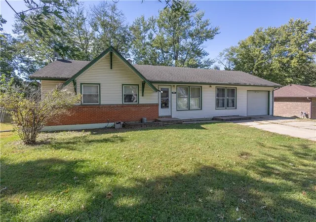 Photo 1 of Single family home for sale at 304 Morningside Dr, Richmond, MO 64085 | MLS# 2647117 | Listing updated on 2026-10-15