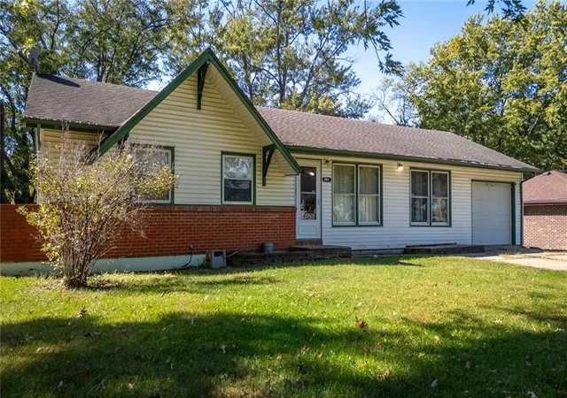 Photo 2 of Single family home for sale at 304 Morningside Dr, Richmond, MO 64085 | MLS# 2647117 | Listing updated on 2026-10-15