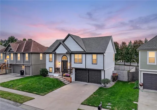 Photo 4 of Single family home for sale at 963 NW Dogwood Dr, Grain Valley, MO 64029 | MLS# 2647120 | Listing updated on 2026-10-22