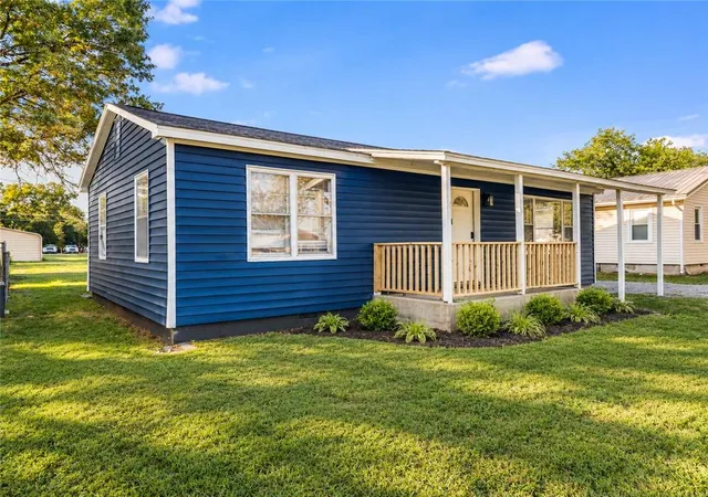 Single family home for sale at 117 W Jackson St, Coffeyville, KS 67337 | MLS# 2647126