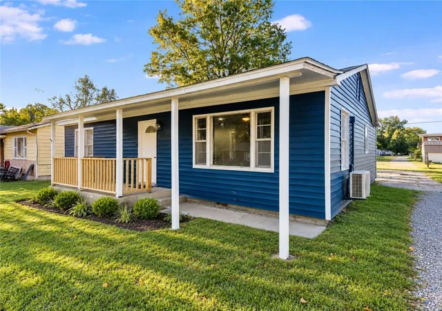 Photo 2 of Single family home for sale at 117 W Jackson St, Coffeyville, KS 67337 | MLS# 2647126 | Listing updated on 2026-10-15