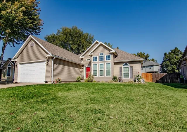 Photo 2 of Single family home for sale at 515 Wildwood Ct, Warrensburg, MO 64093 | MLS# 2647128 | Listing updated on 2026-10-19