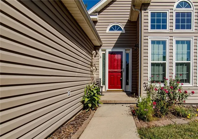 Photo 3 of Single family home for sale at 515 Wildwood Ct, Warrensburg, MO 64093 | MLS# 2647128 | Listing updated on 2026-10-19