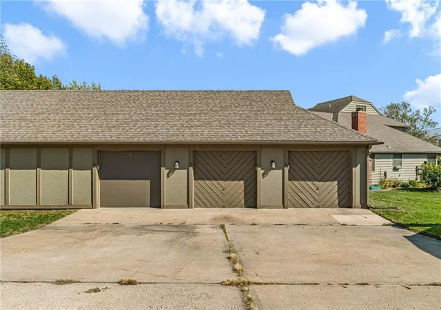 Photo 3 of Townhouse for sale at 4217 Wimbledon Dr, Lawrence, KS 66047 | MLS# 2647130 | Listing updated on 2026-10-17