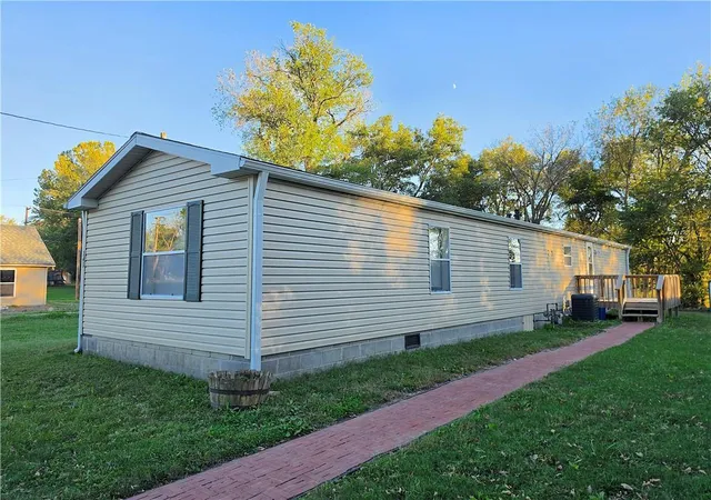Single family home for sale at 141 E Pacific Ave, Osawatomie, KS 66064 | MLS# 2647139