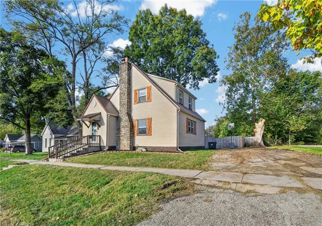 Photo 3 of Single family home for sale at 219 S Front St, Pleasant Hill, MO 64080 | MLS# 2647152 | Listing updated on 2026-10-15