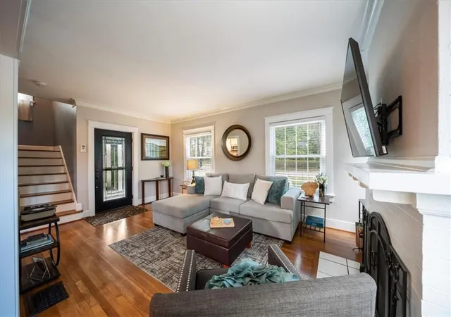 Photo 3 of Single family home for sale at 407 Greenway Ter, Kansas City, MO 64113 | MLS# 2647155 | Listing updated on 2026-10-21