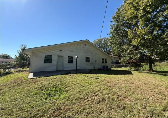 Photo 4 of Single family home for sale at 602 W 101st Street, Kansas City, MO 64114 | MLS# 2647157 | Listing updated on 2026-10-20