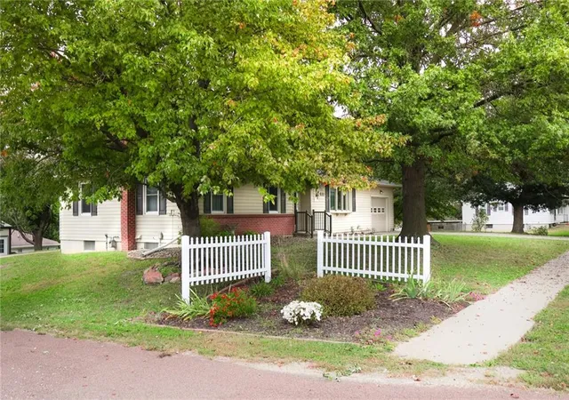 Photo 2 of Single family home for sale at 901 N Maple St, Stanberry, MO 64489 | MLS# 2647164 | Listing updated on 2026-10-15