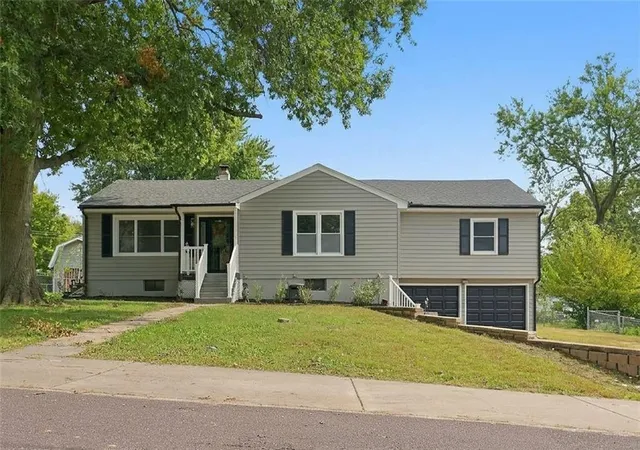 Single family home for sale at 10131 E 79th Terrace, Raytown, MO 64138 | MLS# 2647171