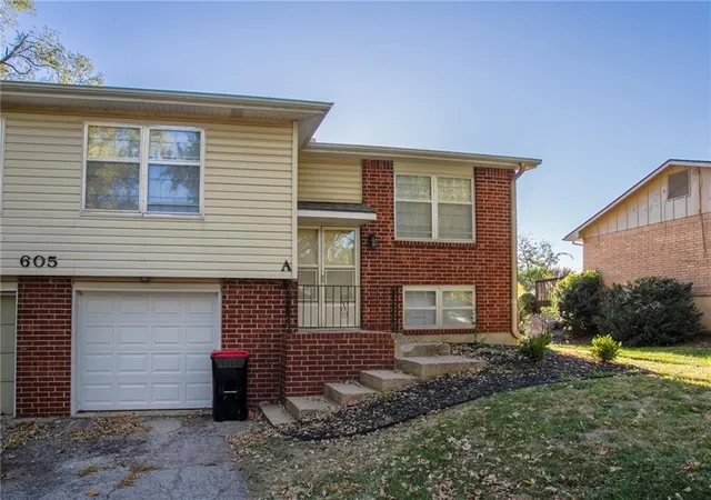 Photo 3 of Multi family home for sale at 607 Ne Lynn St, Lees Summit, MO 64063 | MLS# 2647177 | Listing updated on 2026-10-15