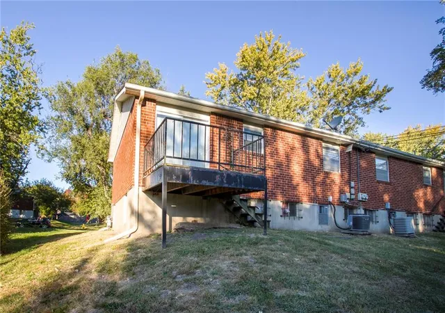 Photo 3 of House for sale at 607 NE Lynn St, Lees Summit, MO 64063 | MLS# 2647177 | Listing updated on 2026-10-15