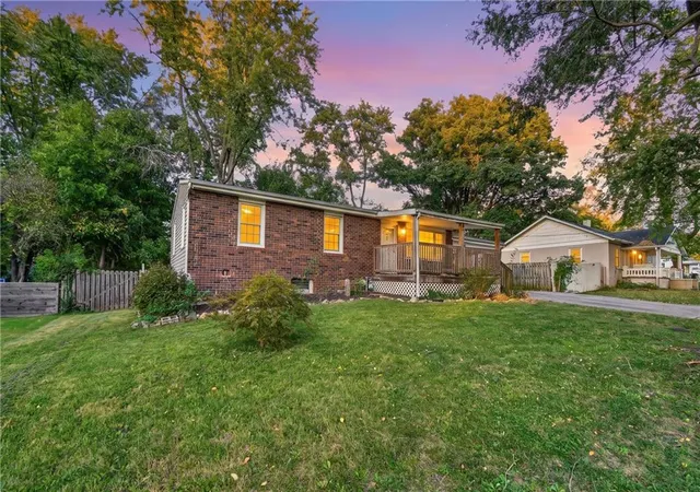 Photo 2 of Sale Pending at 440 W Broadway St, Peculiar, MO 64078 | MLS# 2647181 | Listing updated on 2026-10-18