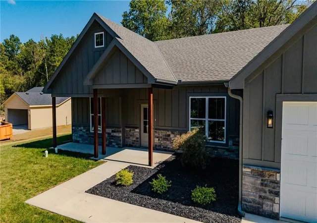 Photo 3 of Sale Pending at 331 Ne 21st Road, Warrensburg, MO 64093 | MLS# 2647182 | Listing updated on 2026-10-20